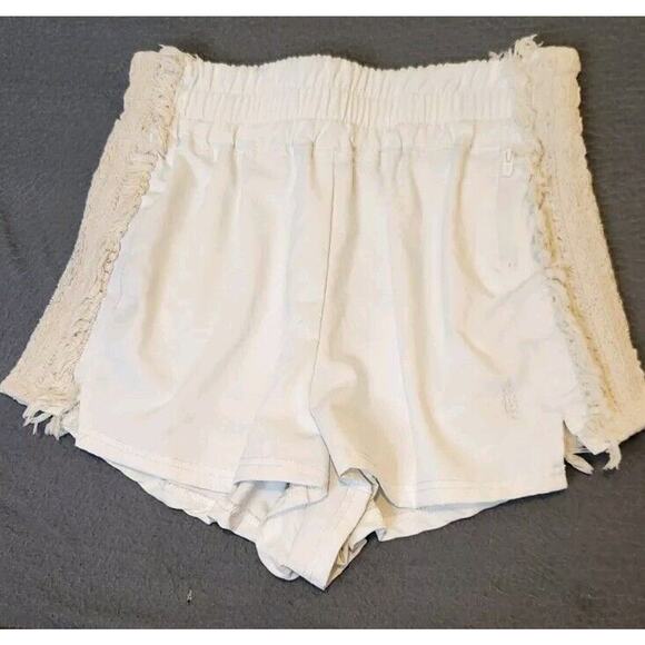 Free People Movement Solstice Shorts Size M‎ Ivory Crochet Trim Fringe Lined - Picture 1 of 11